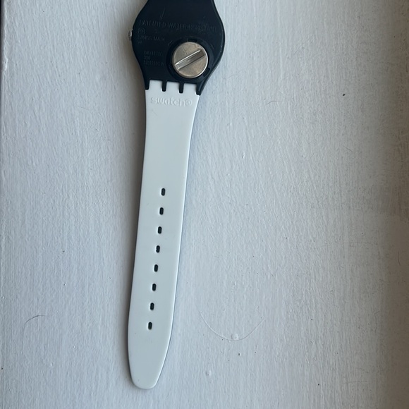 Swatch Original black watch with silver face - Picture 5 of 5